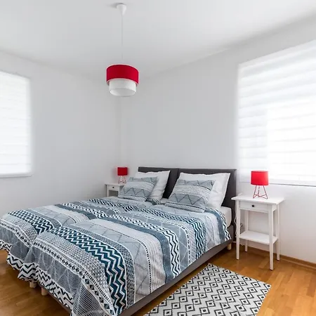 Zigi Apartment Split